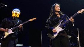 蘇打綠吉他手家凱為歐陽娜娜伴奏和音。（圖／翻攝自IG）