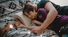 （圖／翻攝自coodlepillow官網）美國,枕頭,情侶,拱形