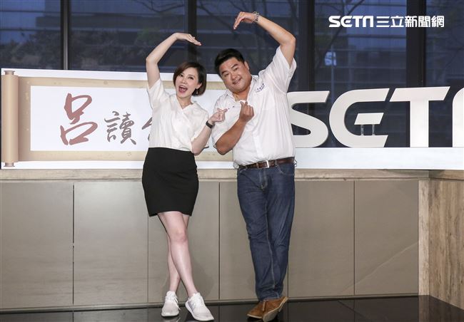 全新行腳類旅遊節目《呂讀台灣》開播記者會，主持人呂捷、王偊菁。（記者林士傑/攝影）