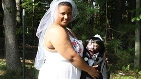 （圖／翻攝自臉書）美國,喪屍,結婚,戀物癖