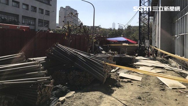 高雄傳工安意外　板模掉落工人爆頭亡