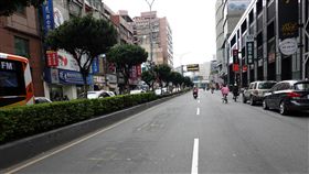 新北友善機車族措施　騎士紛紛喊讚新北市交通局推出「機車好行」計畫，兩線車道取消內側車道禁行機車的措施，增加機車行車空間，不少騎士認為是務實的做法。中央社記者林長順攝  108年2月10日