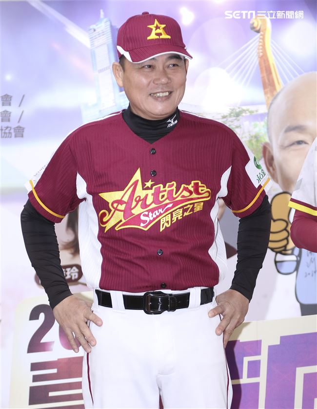 由臺灣閃亮之星明星棒球聯隊及中華民國職棒退役聯盟舉辦的2019明星公益棒球賽關懷偏鄉失智老人關注並協助弱勢，閃亮之星明星棒球隊林孝忠。（記者林士傑/攝影）