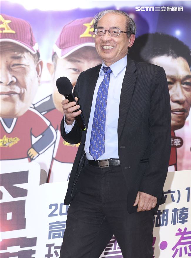 由臺灣閃亮之星明星棒球聯隊及中華民國職棒退役聯盟舉辦的2019明星公益棒球賽關懷偏鄉失智老人關注並協助弱勢，高雄市副市長洪東煒。（記者林士傑/攝影）