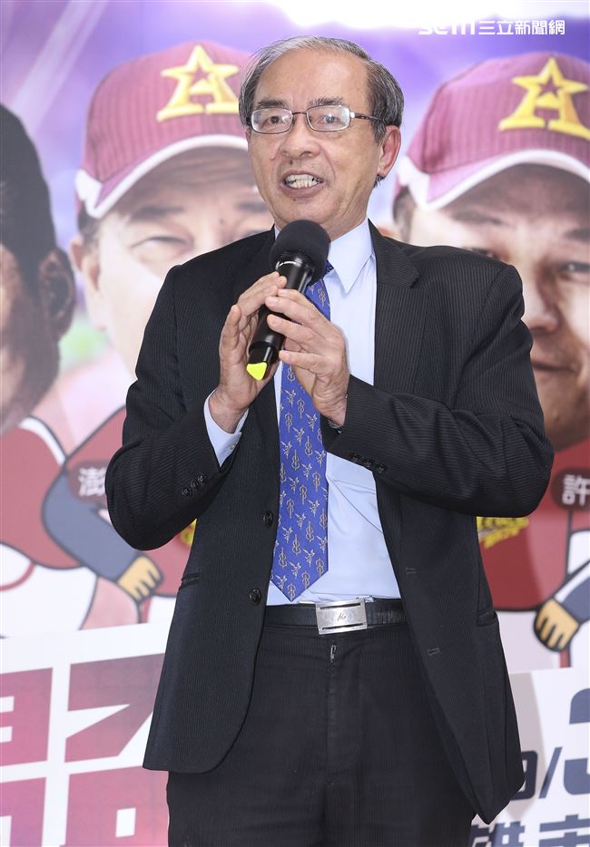 由臺灣閃亮之星明星棒球聯隊及中華民國職棒退役聯盟舉辦的2019明星公益棒球賽關懷偏鄉失智老人關注並協助弱勢，高雄市副市長洪東煒。（記者林士傑/攝影）