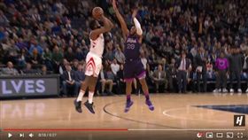 ▲哈登後撤步投三分，灰狼新秀一巴掌搧掉。（圖／翻攝自House of Highlights）