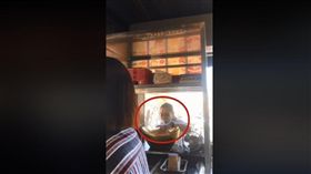台中　糖果　飲料　看了拳頭都硬了！台男貪小便宜無極限　翻攝自爆料公社