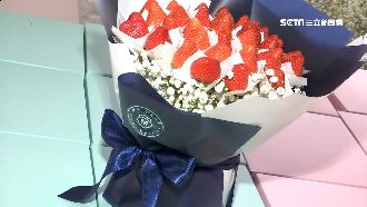 草莓花束情人節夯！超商搶推草莓熱狗