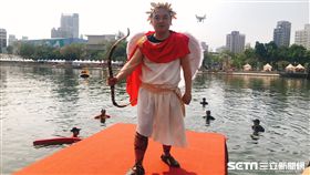  情人節13:14墜愛河！潘恆旭「扮愛神邱比特」（圖／新聞台畫面）