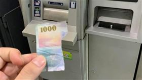 提款只吐1/4千元鈔！網友崩潰求助（圖／翻攝自爆怨公社）