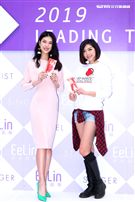 伊林模特兒王尹平、王思偉2019豬年行大運開工好采頭。（記者邱榮吉/攝影）