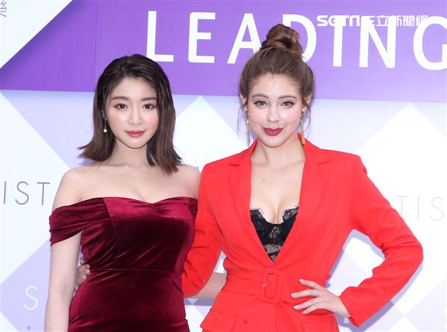 伊林模特兒成語喬、安妮2019豬年行大運開工好采頭。（記者邱榮吉/攝影）