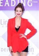 伊林模特兒安妮2019豬年行大運開工好采頭。（記者邱榮吉/攝影）