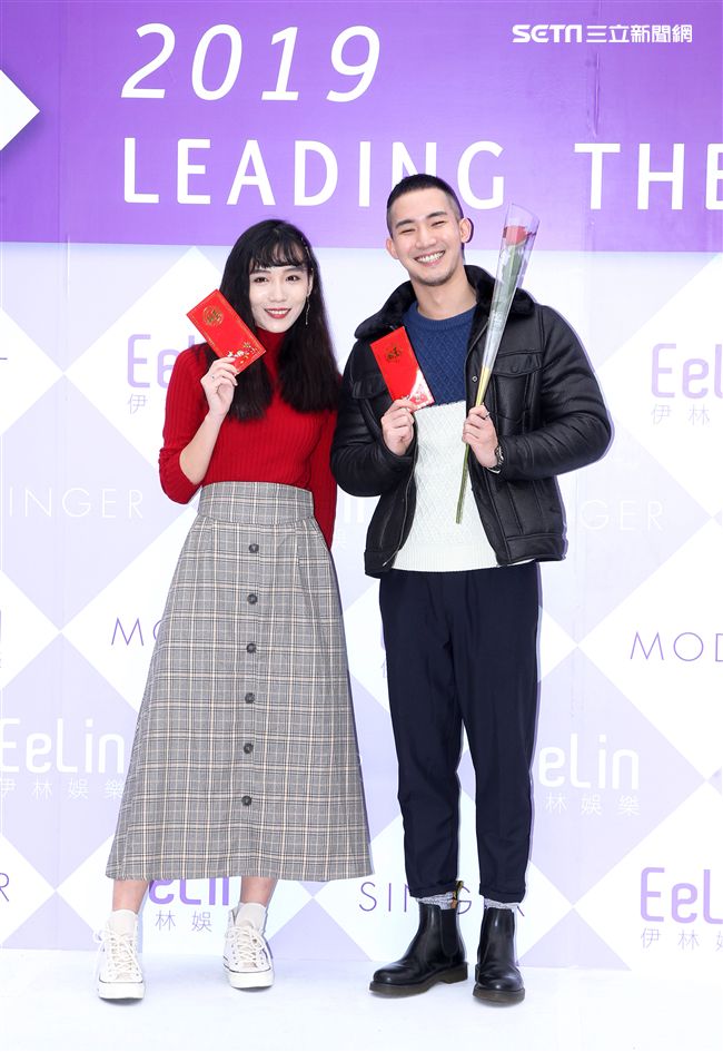 伊林模特兒隋玲、楊鎮2019豬年行大運開工好采頭。（記者邱榮吉/攝影）