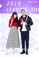 伊林模特兒隋玲、楊鎮2019豬年行大運開工好采頭。（記者邱榮吉/攝影）