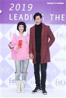 伊林模特兒余秉諺、王依蕾2019豬年行大運開工好采頭。（記者邱榮吉/攝影）