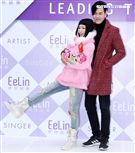 伊林模特兒余秉諺、王依蕾2019豬年行大運開工好采頭。（記者邱榮吉/攝影）