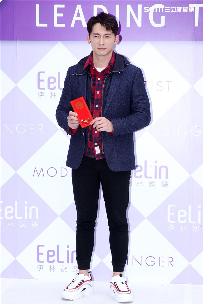 伊林模特兒溫昇豪2019豬年行大運開工好采頭。（記者邱榮吉/攝影）