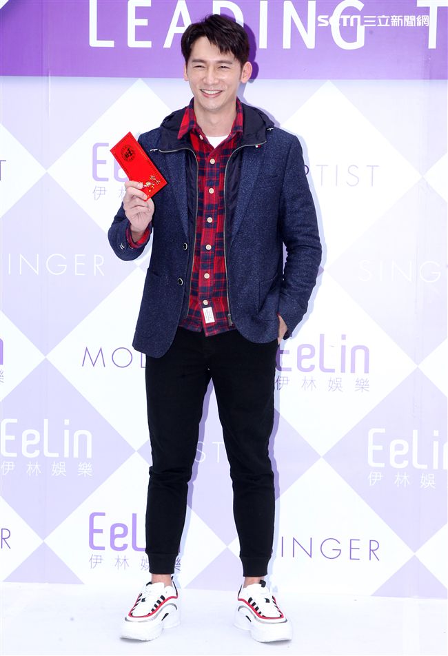 伊林模特兒溫昇豪2019豬年行大運開工好采頭。（記者邱榮吉/攝影）