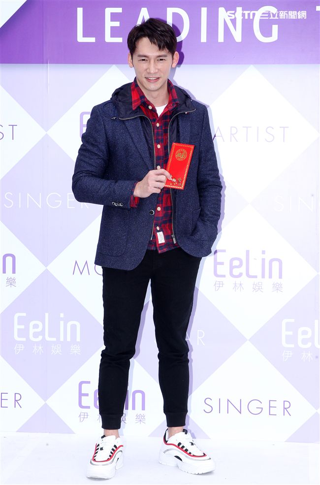 伊林模特兒溫昇豪2019豬年行大運開工好采頭。（記者邱榮吉/攝影）