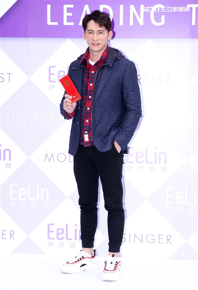 伊林模特兒溫昇豪2019豬年行大運開工好采頭。（記者邱榮吉/攝影）