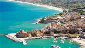 4 西西里shutterstock_62782384(Aerial view of Castellamare del Golfo in Sicily,Italy).jpg