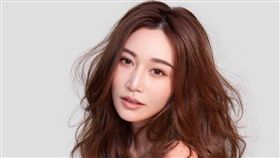 曾婉婷情人節曬飛吻照。（圖／翻攝自曾莞婷IG）