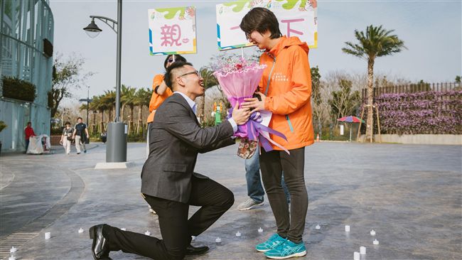 花博情人節活動　民眾下跪驚喜求婚