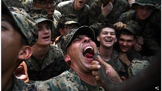 吞毒蠍、飲蛇血　美軍魔鬼訓練影片曝