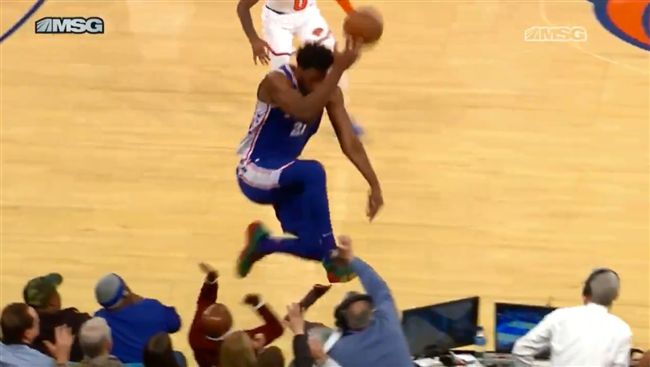NBA／恩比德差點重壓場邊女星