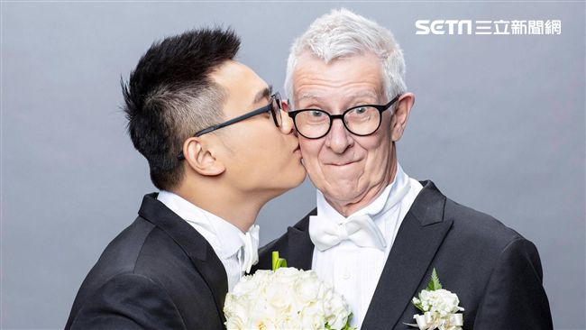 台男戀75歲英國老爹　婚紗照甜曝光