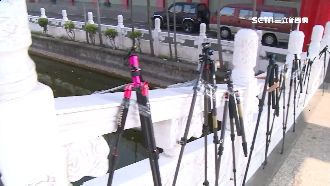 為搶拍聖母廟煙火　廟宇橋面出現奇景