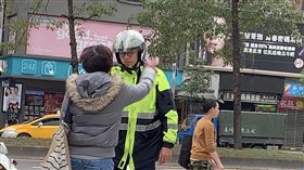 台北,大安,明曜百貨,嗆警,強制送醫,保護管束。呂品逸攝