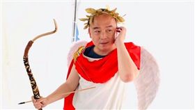 情人節13:14墜愛河！潘恆旭「扮愛神邱比特」（圖／翻攝自臉書）