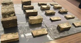 驚喜! 日地方政府收神秘包裹藏億元鈔票
（圖／翻攝自twitter）