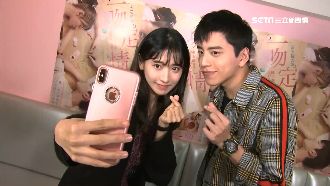 企鵝妹合體王大陸！攜手重現一吻定情