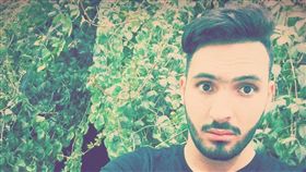 醫科小鮮肉公開出櫃　慘遭割喉狠殺留血書：「他是同性戀」（圖／翻攝自Assil Belalta臉書）