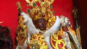 正妹招陰被纏上…太子現身保護　霸氣嗆鬼王：她是我妹！
圖／翻攝自爆系故事館