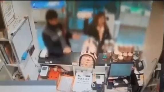 韓女退貨遭拒　竟將幼犬「摔飛」致死
