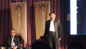 柯文哲中市發表演講台北市長柯文哲（右）16日應大台中不動產開發商業同業公會、社團法人台中市建築經營協會邀請，以「我的人生觀－從醫生之路到市長之路」為題發表演講。中央社記者郝雪卿攝　108年2月16日