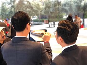 朱立倫訪美前往apple park,臉書