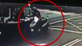 男搶刮刮樂逃　落網辯：我有付錢耶！