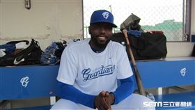 ▲富邦多明尼加投手Henry Sosa（索沙）抵達台灣春訓。（圖／記者蕭保祥攝影）