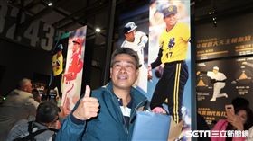 前兄弟象球星陳義信和王光輝出席中職特展活動。（圖／記者王怡翔攝影）