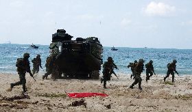 金色眼鏡蛇軍演　陸戰隊搶灘上岸警戒