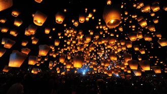 平溪天燈節今登場　百盞天燈點亮夜空