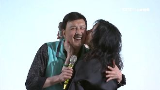 余天、李亞萍親一下和解　笑談韓國瑜