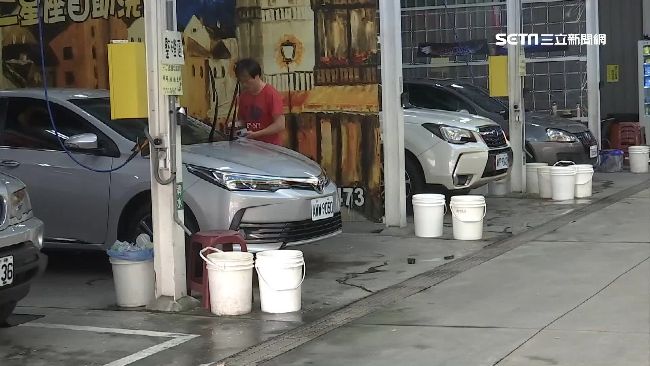 自助洗車有眉角！水柱海綿用錯恐刮車
