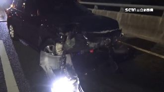 轎車自撞護欄　四輪朝天駕駛僅輕傷