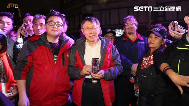 亮晶晶！柯文哲用這手機點亮台北燈節